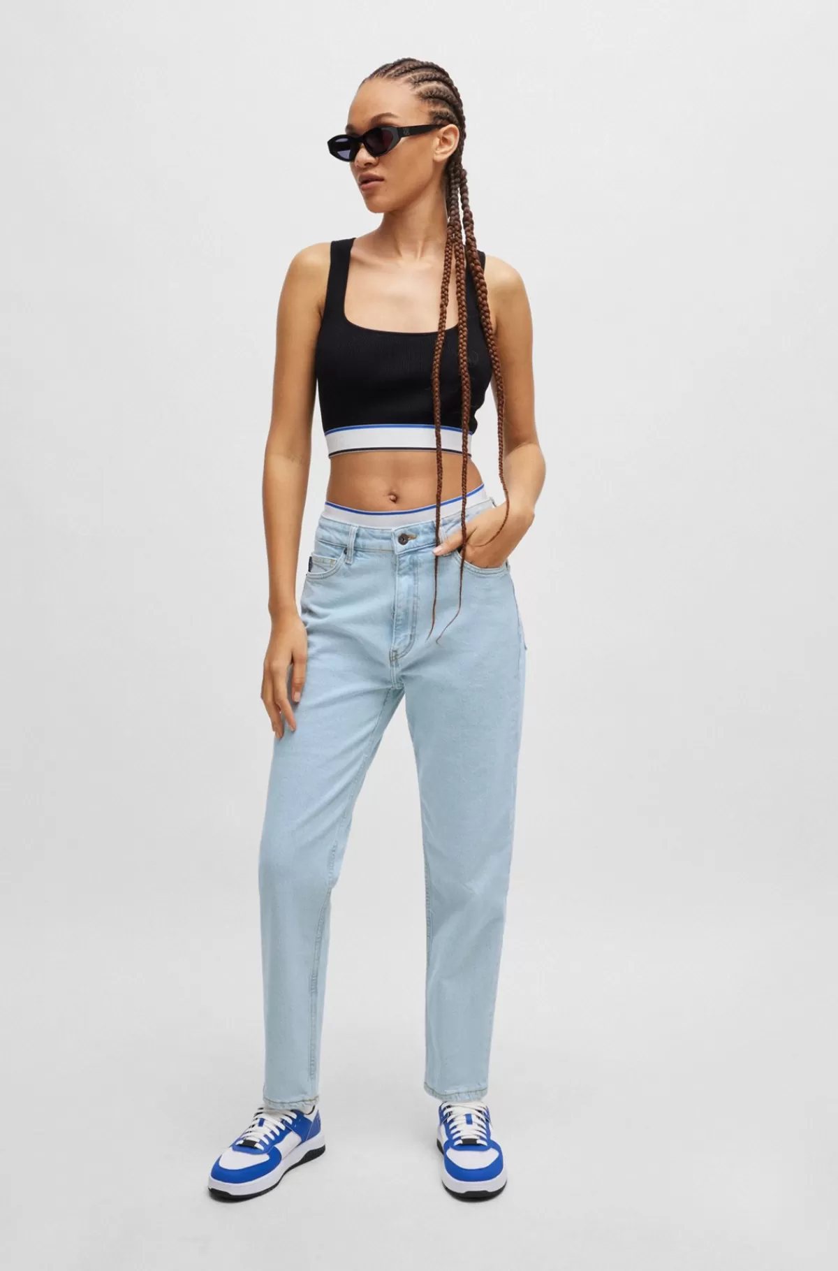 mom_jeans_i_marinefarvet_denim_med_strk_4.webp HUGO BOSS Mom Jeans I Marinefarvet Denim Med Stræk Lyseblå New