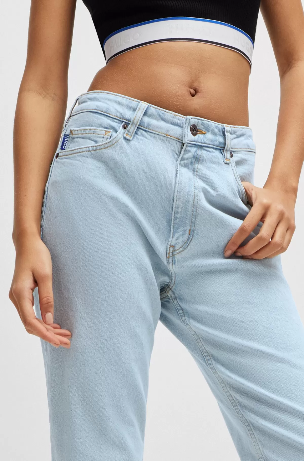 mom_jeans_i_marinefarvet_denim_med_strk_6.webp HUGO BOSS Mom Jeans I Marinefarvet Denim Med Stræk Lyseblå New