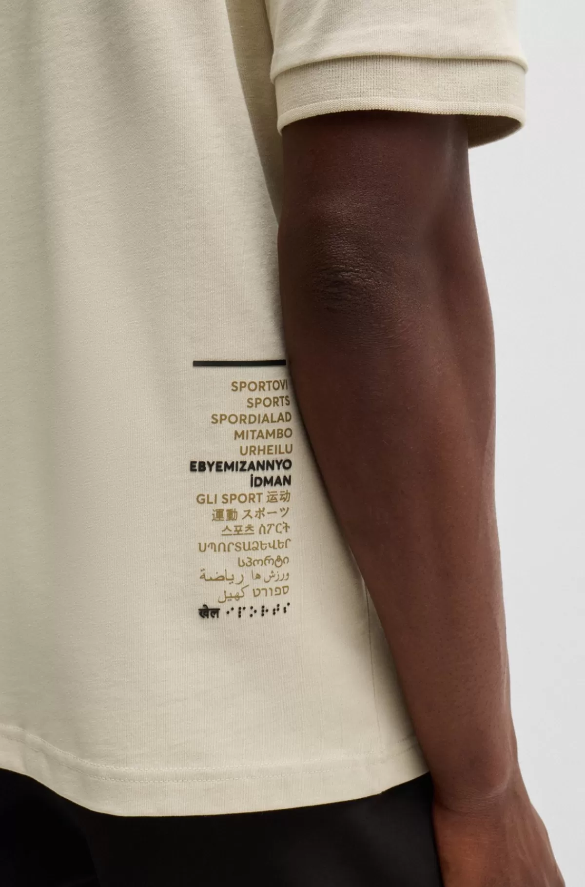 poloshirt_i_bomuldsjersey_med_printet_grafik_4.webp HUGO BOSS Poloshirt I Bomuldsjersey Med Printet Grafik Lys beige Best