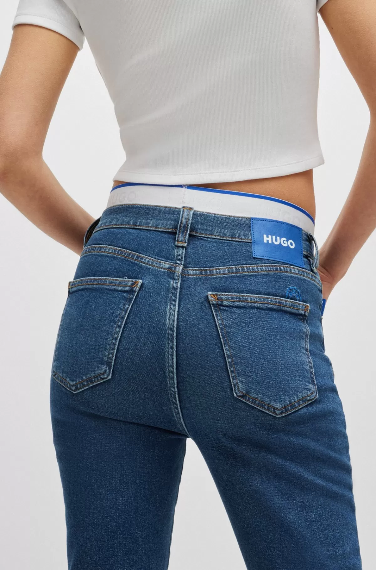skinny_jeans_i_mellembl_denim_med_strk_6.webp HUGO BOSS Skinny Jeans I Mellem Denim Med Stræk Blå Outlet