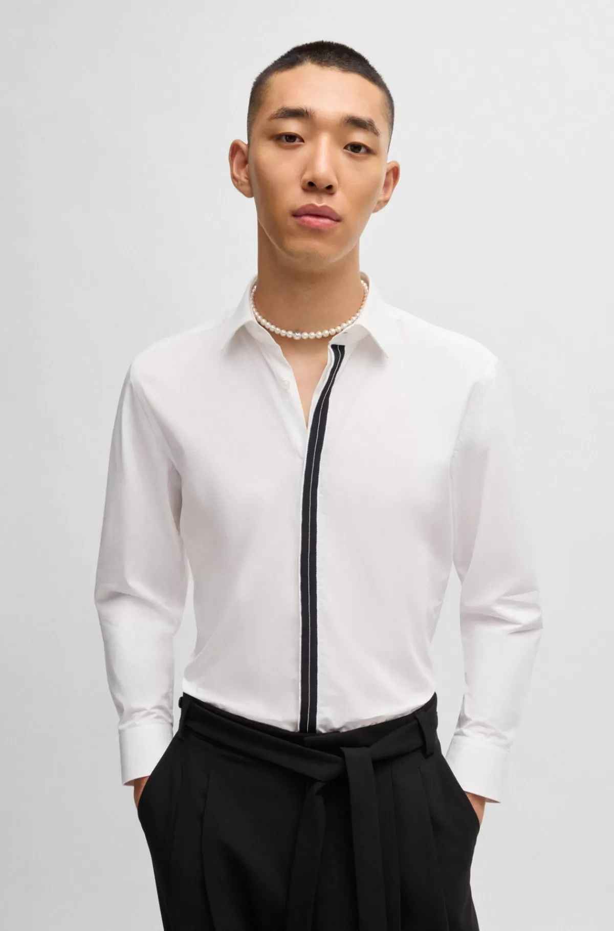 HUGO BOSS Skjorte I Bomuldspoplin Med Slim Fit Og Detalje På Stolpen Hvid Clearance